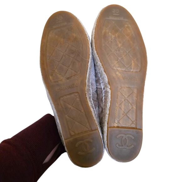 Chanel Beige Black Velvet Camellia CC Cap Toe Espadrilles G29762 IT 38 - Picture 14 of 14